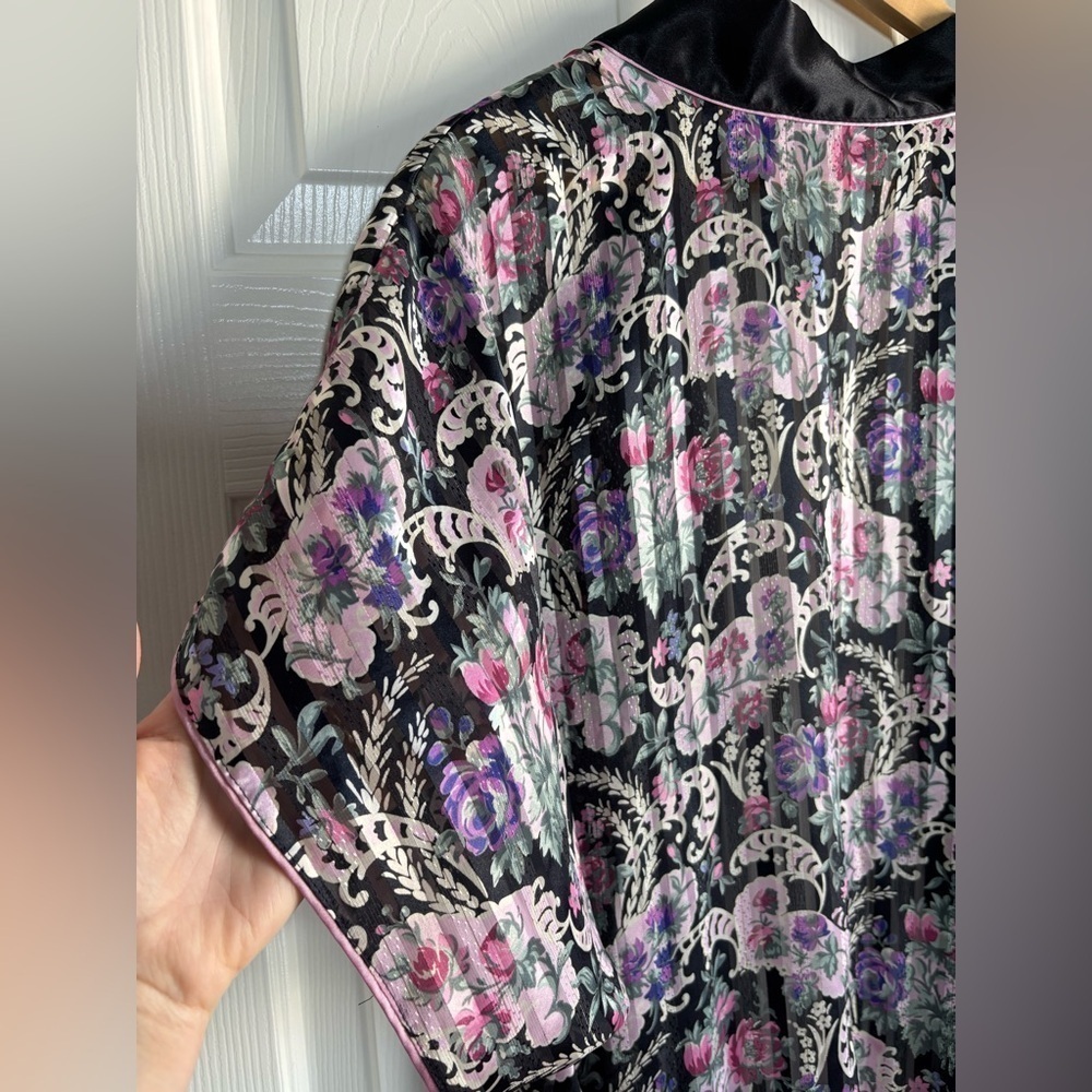 Vintage Val Mode Kimono Robe Medium Floral Black Pink Belted Whimsigoth Coquette - Picture 5 of 10